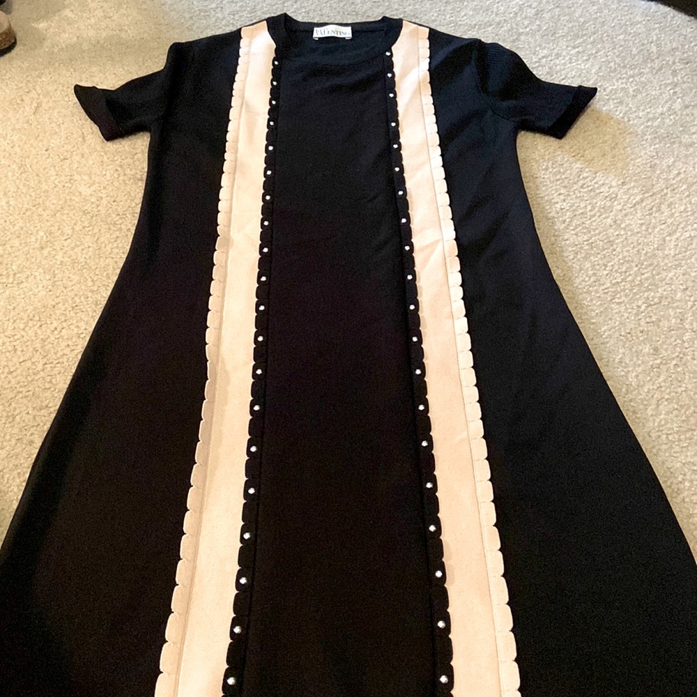 Red Valentino Short-Sleeve Scalloped Vertical Stripe Shift Dress Black Small